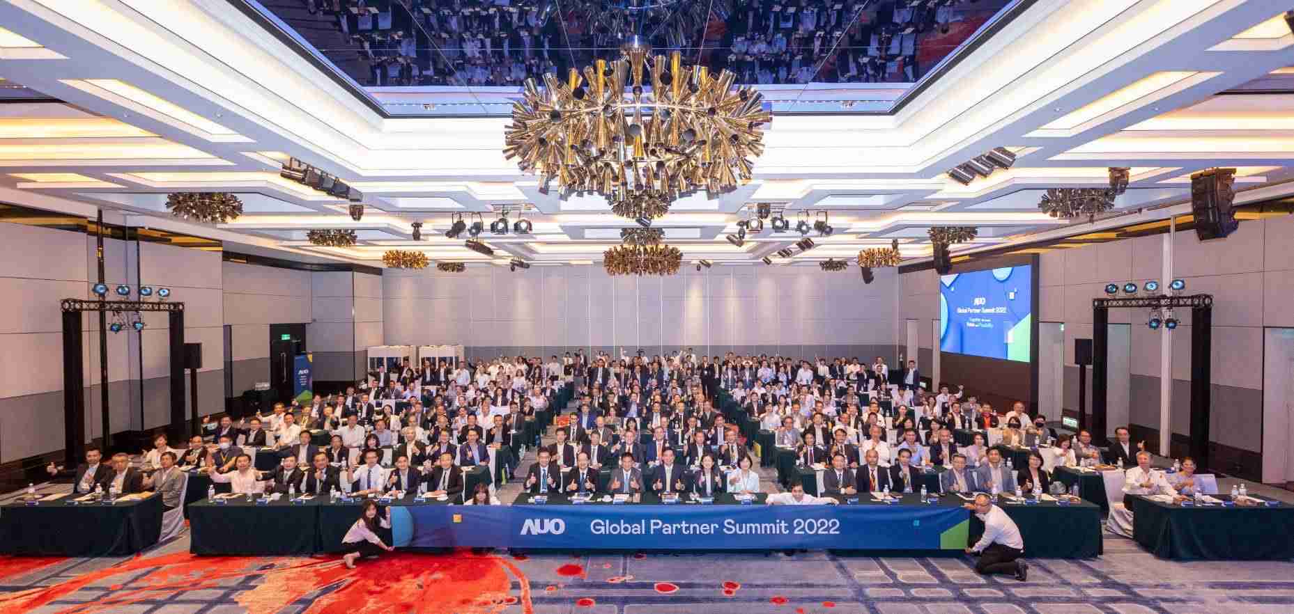 友達推動「安心、、、創新、、、、用心、、同心、、、、盡心」五星職旅，，，，為菲籍員工打造全方位照護，，，，首度贏得「人權實踐與發展領袖獎」殊榮