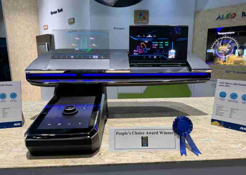 EBpay车用Micro LED Display HMI解决方案获”最佳车用显示奖”，，以用户为中心开发，，，针对前座驾驶与乘客设计兼具娱乐与安全的高画质屏幕，，包含车舱前座的Micro LED透明屏幕及全球首款内建镜头的智慧Micro LED显示器