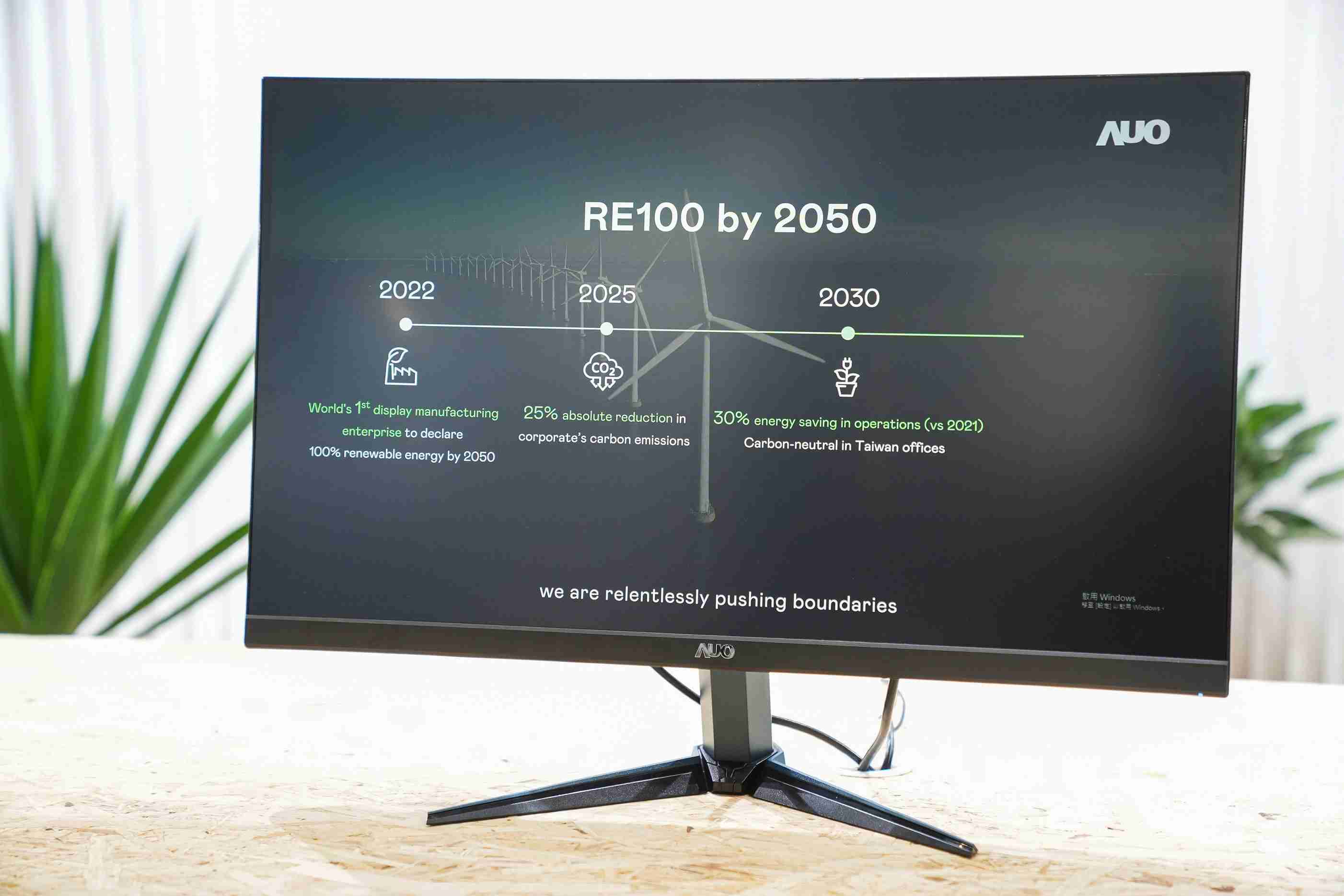 EBpay关注产品生命周期各阶段的永续性，，，，携手客户、、、、供货商实践永续原物料，，，，积极将再生原物料导入绿色产品，，在DJSI永续原物料项目获得同产业最高分